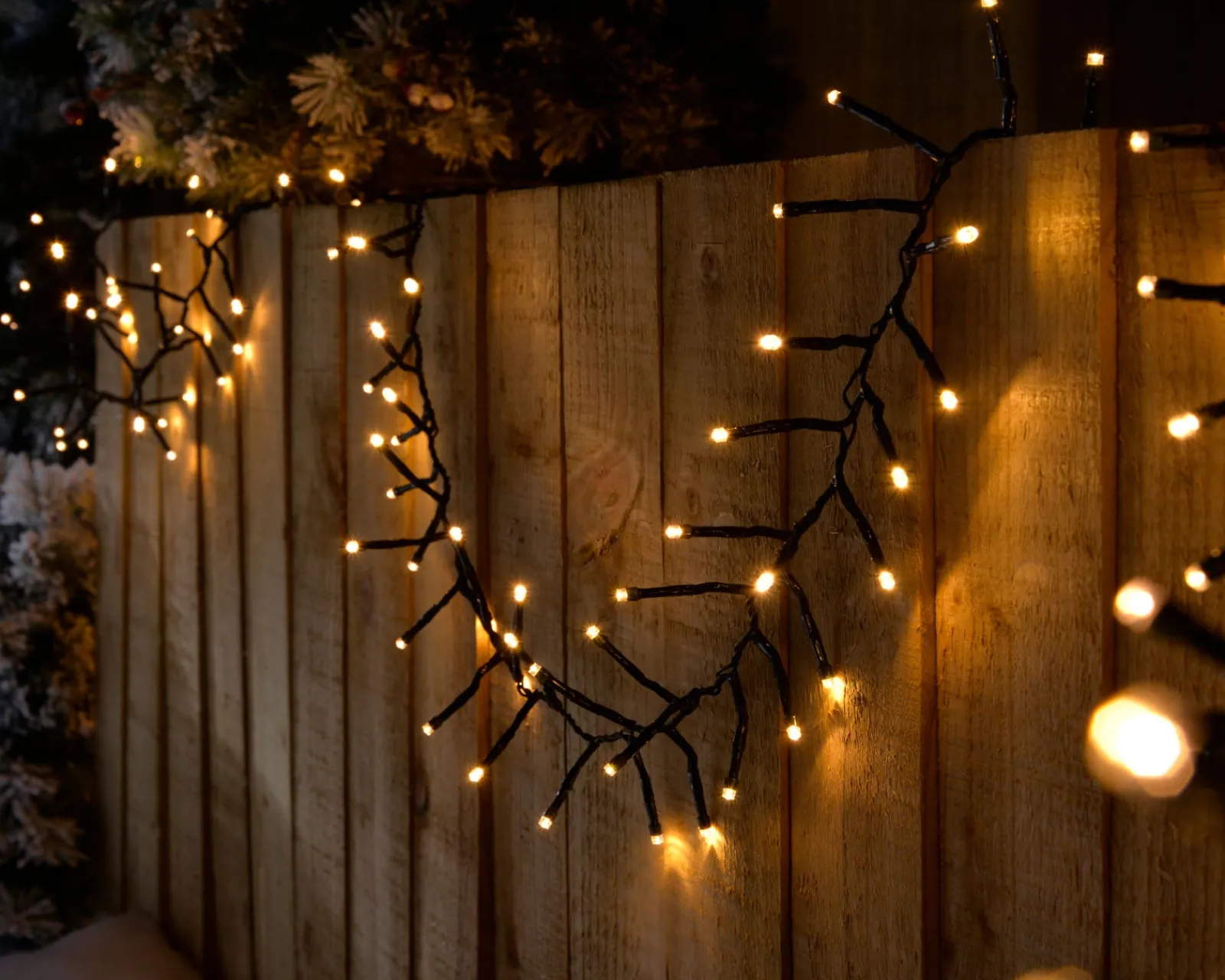 WeRChristmas Cluster Lights^400 Chasing Cluster Light String, Warm White