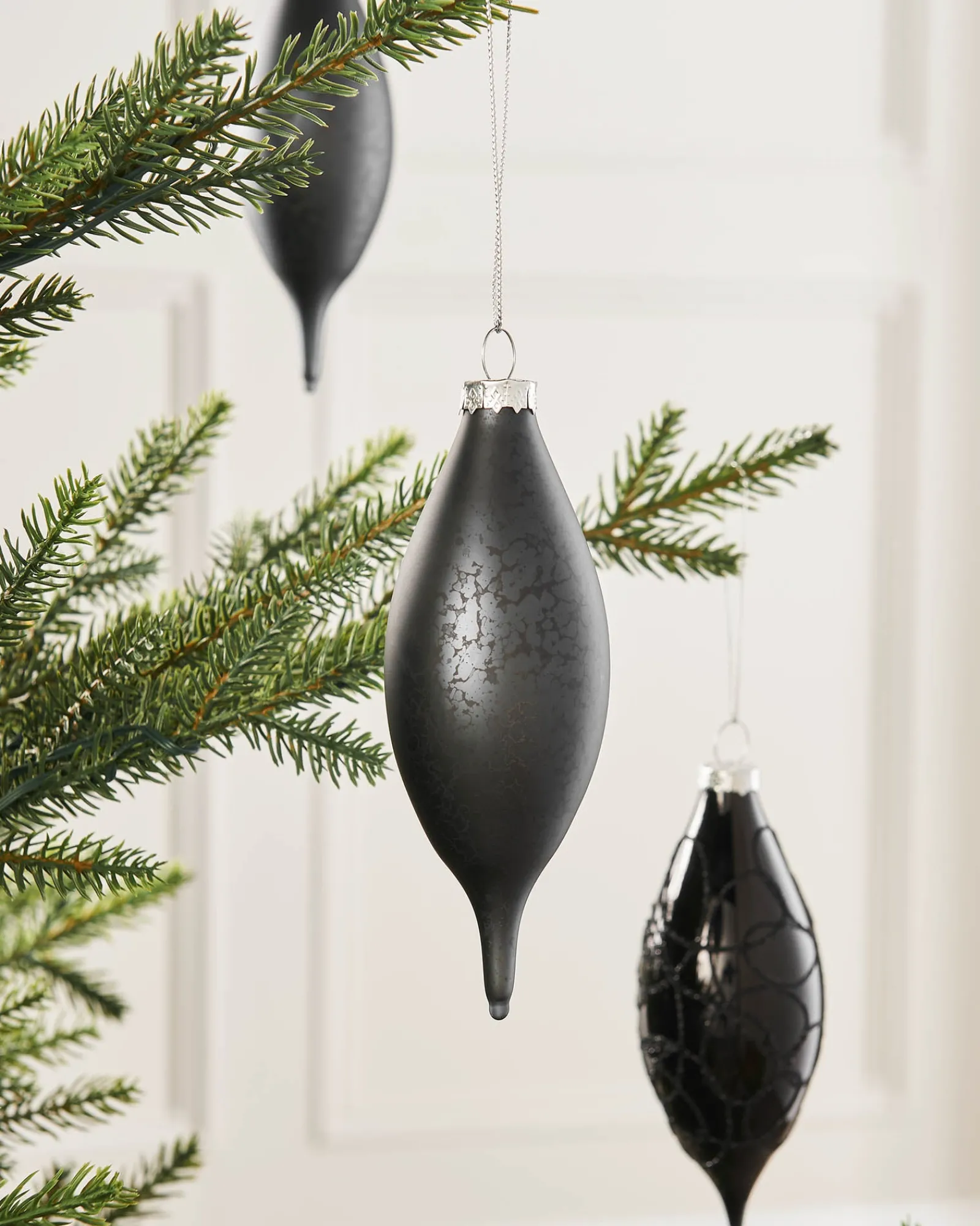 WeRChristmas Glass Baubles^Black Glass Baubles, 5 Pack, 15 Cm
