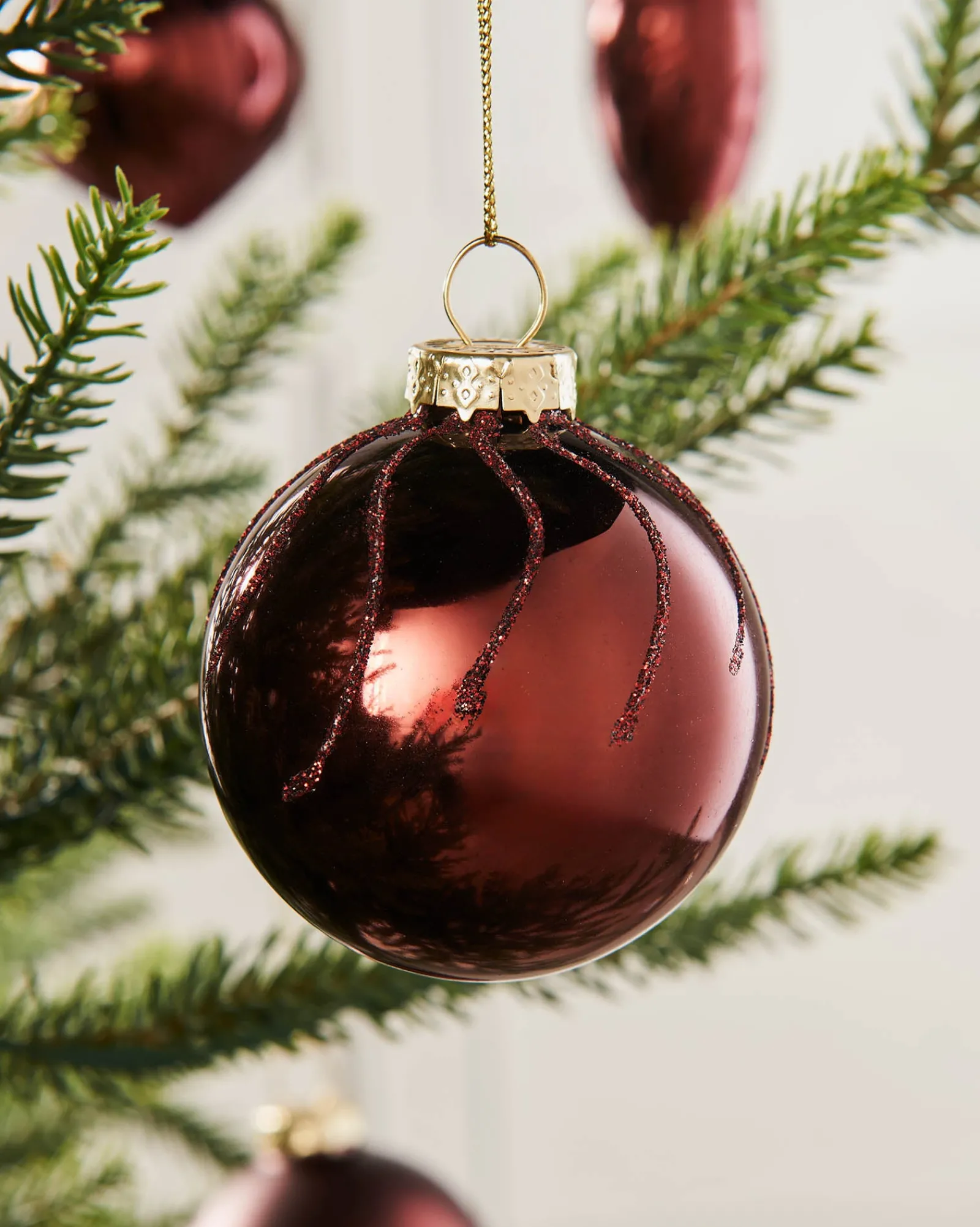 WeRChristmas Glass Baubles^Burgundy Glass Baubles, 20 Pack