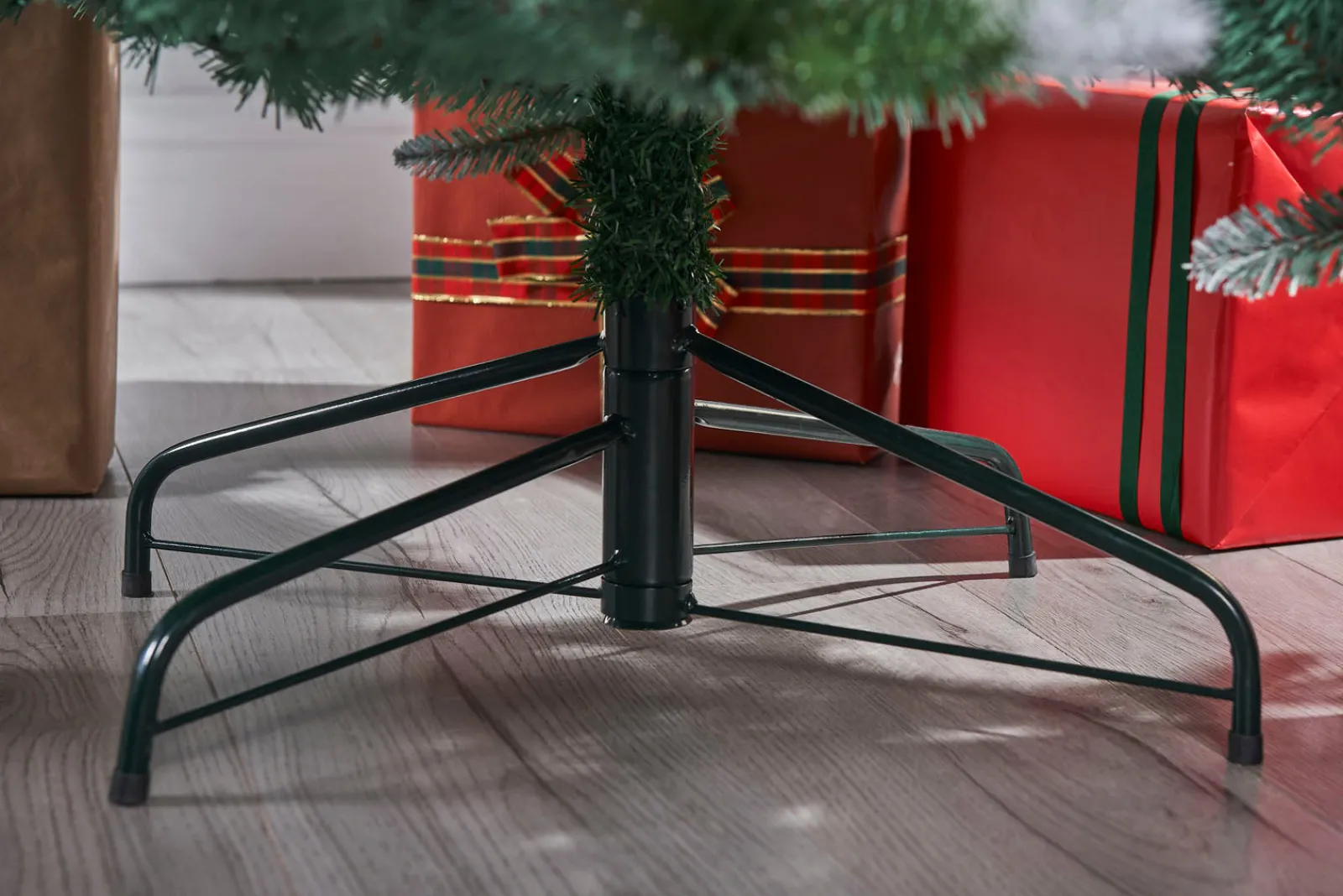 WeRChristmas Premium Christmas Trees|Snow Flocked Christmas Trees^Evergreen Snow Flocked Tip Christmas Tree, 7 Ft