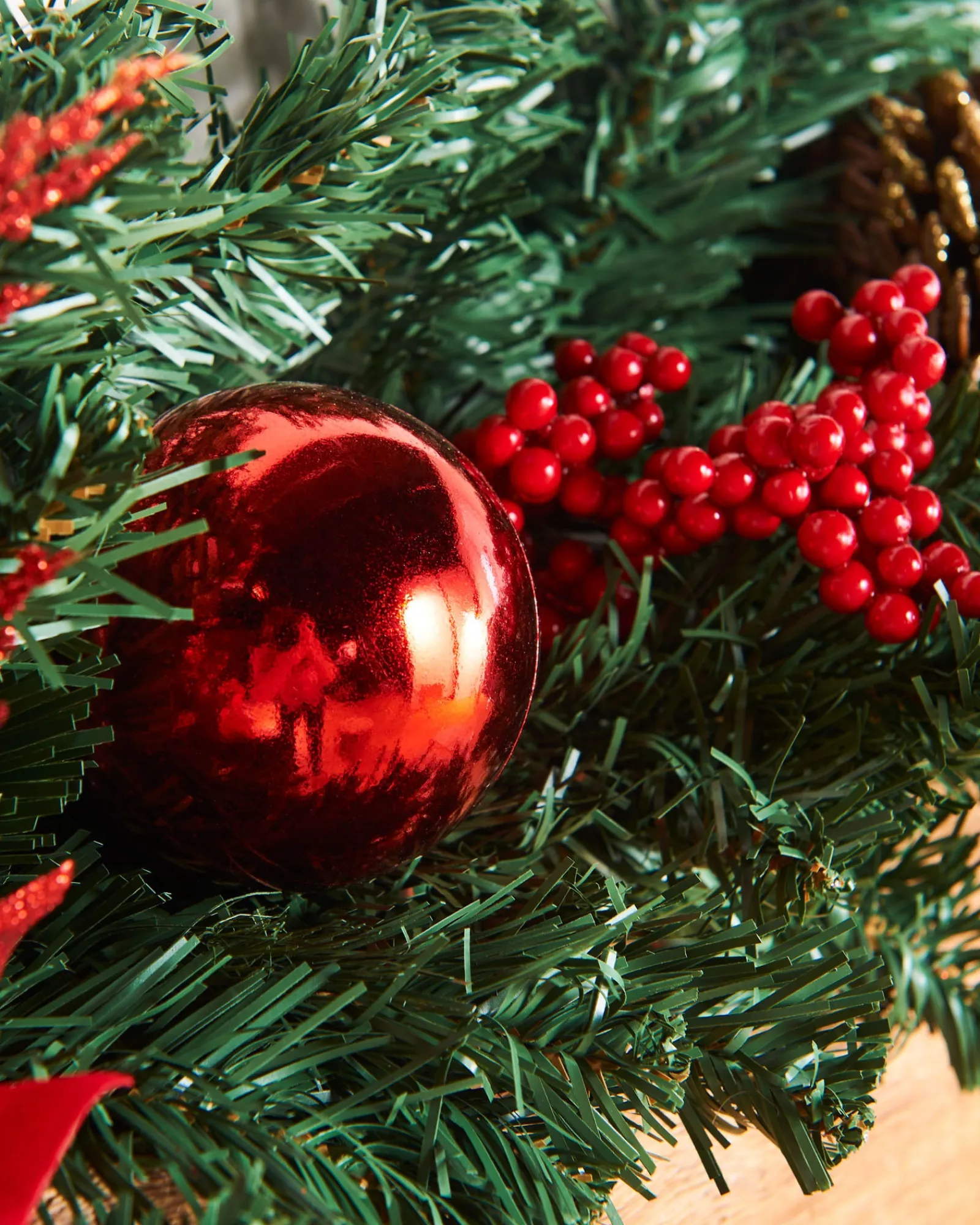 WeRChristmas Decorated Garlands|Pre Lit Garlands^Extra Thick Decorated Garland, Red/Gold, 9 Ft