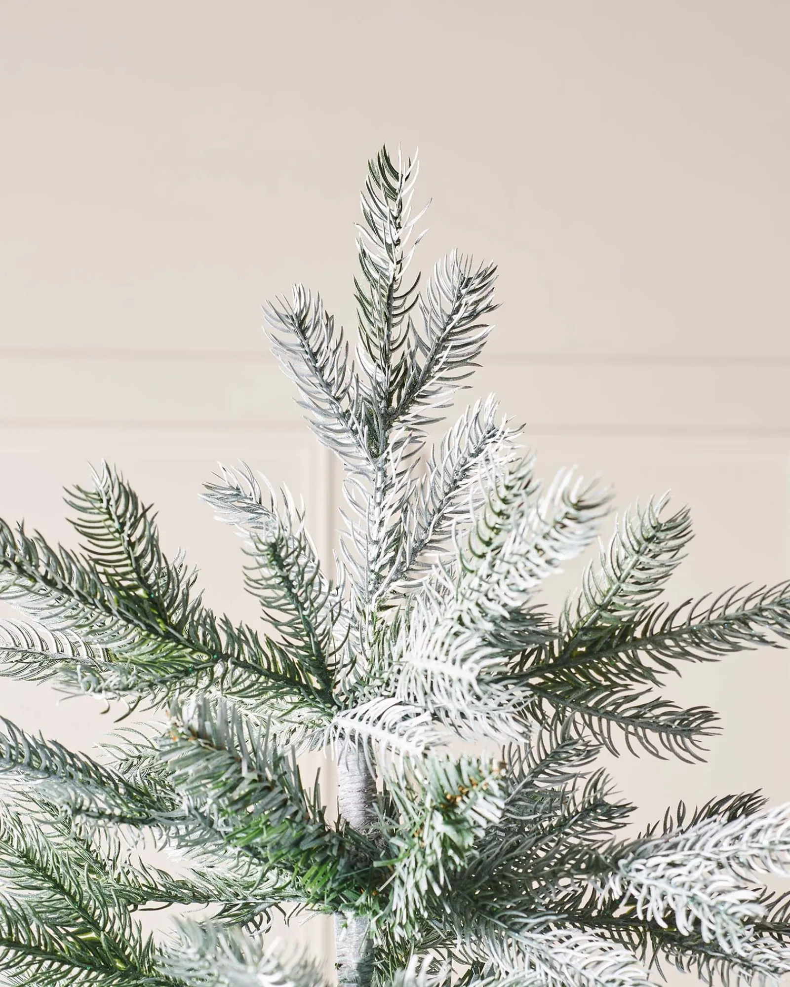 WeRChristmas Budget Christmas Trees|Snow Flocked Christmas Trees^Frosted Siberian Mixed Pine Christmas Tree, 6 Ft
