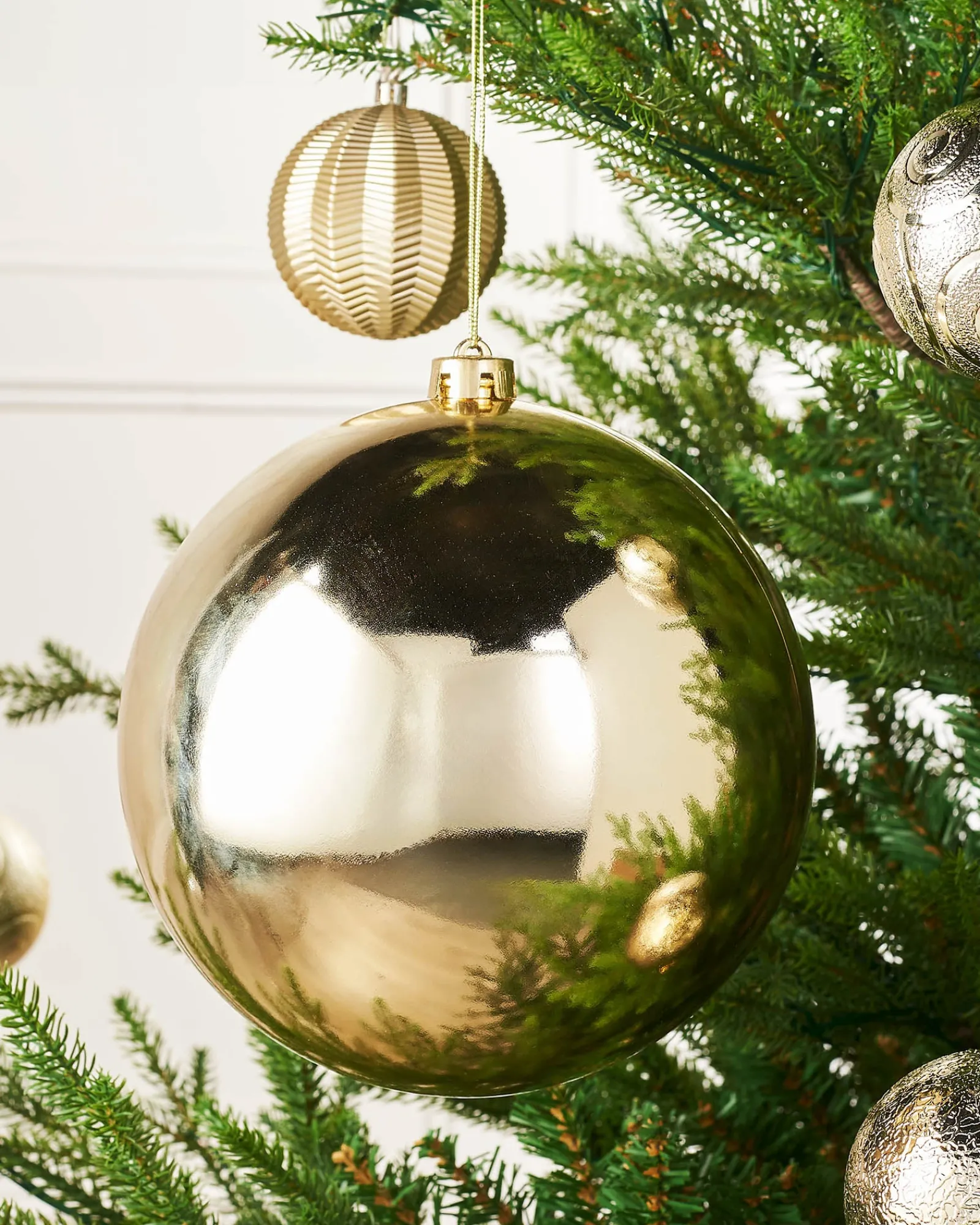 WeRChristmas Oversized Baubles|Shatterproof Baubles^Gold Large Gloss Shatterproof Bauble, 20 Cm