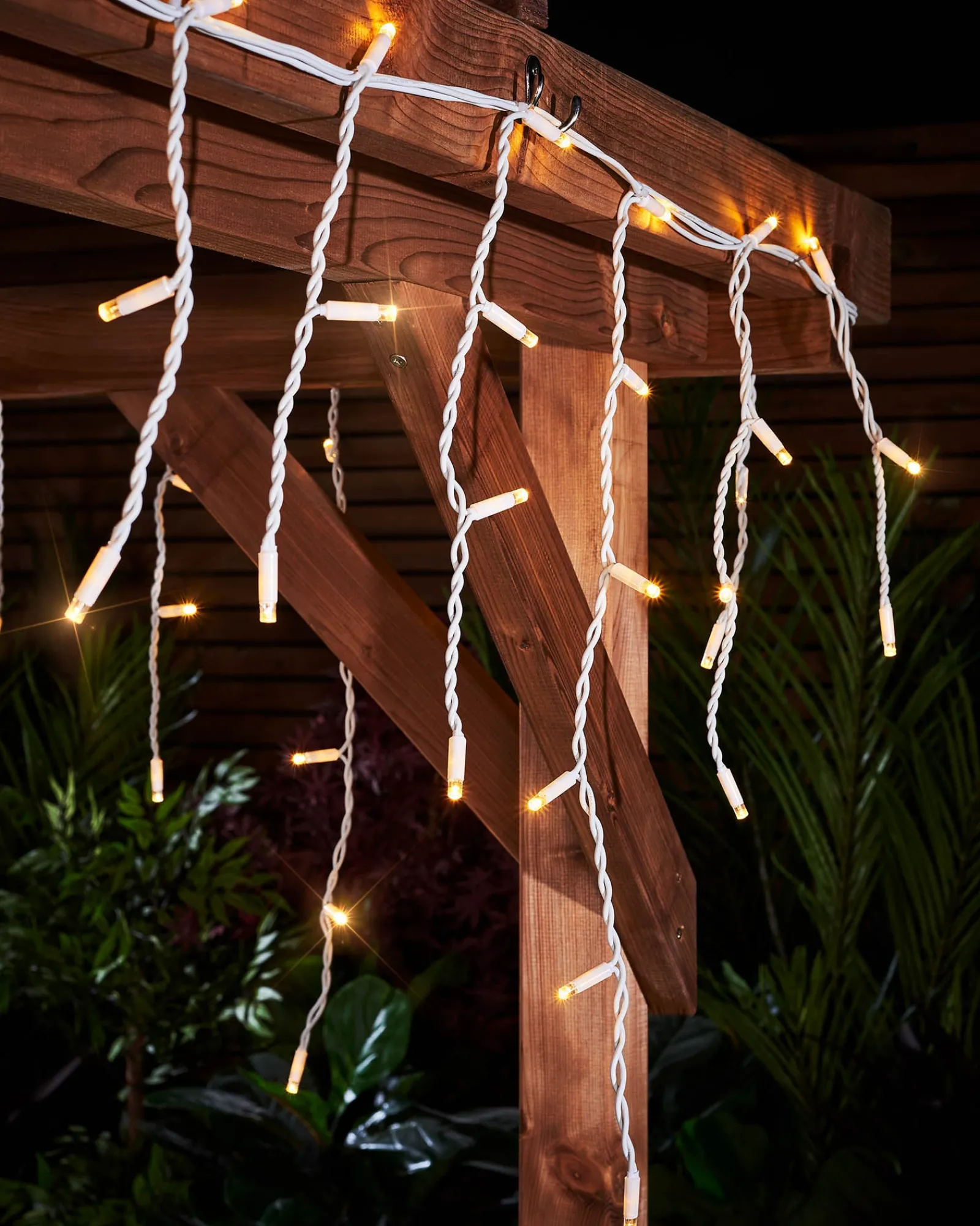 WeRChristmas Link Pro|Icicle Lights^LINK PRO Twinkling LED Icicle Lights, Warm White