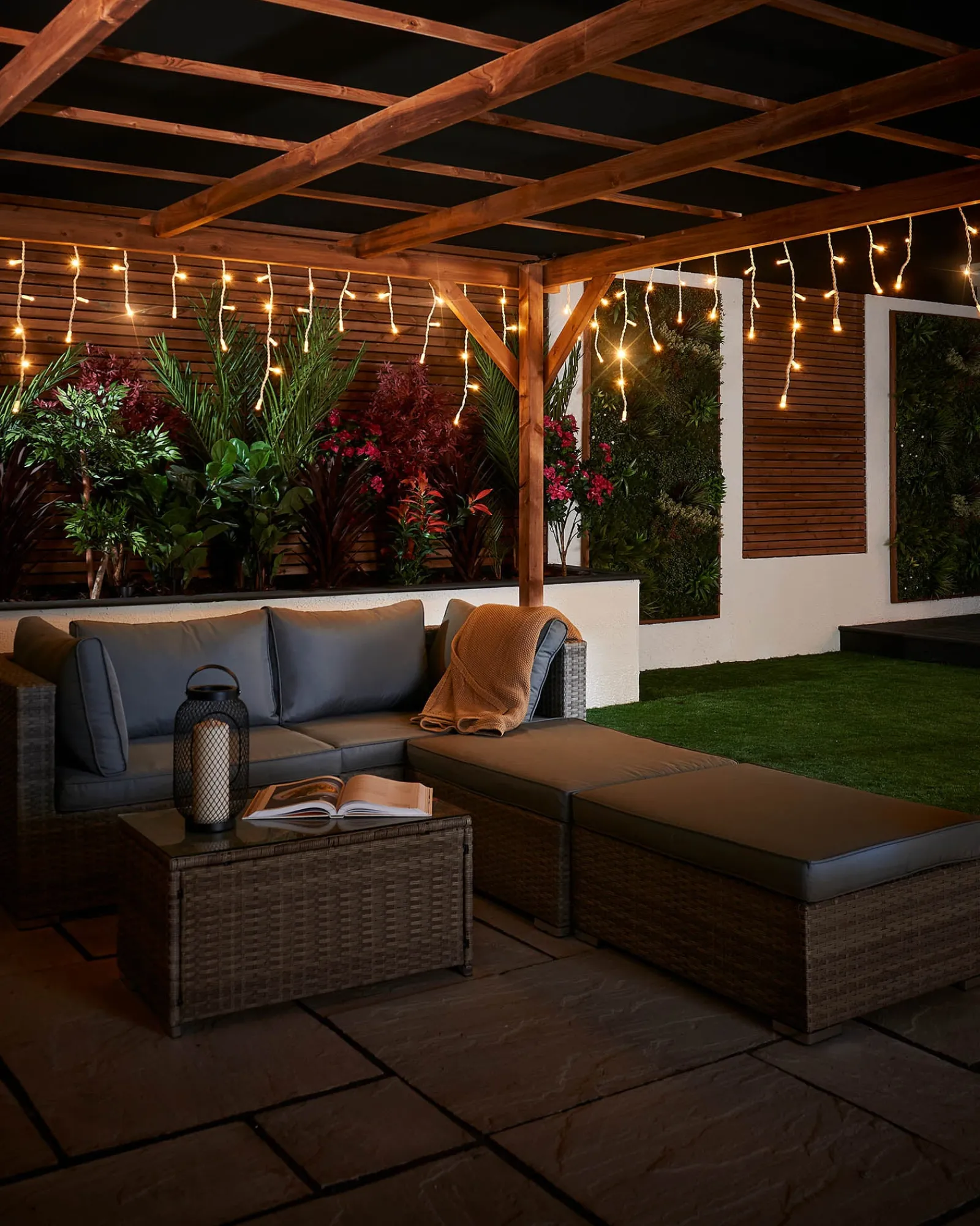 WeRChristmas Link Pro|Icicle Lights^LINK PRO Twinkling LED Icicle Lights, Warm White