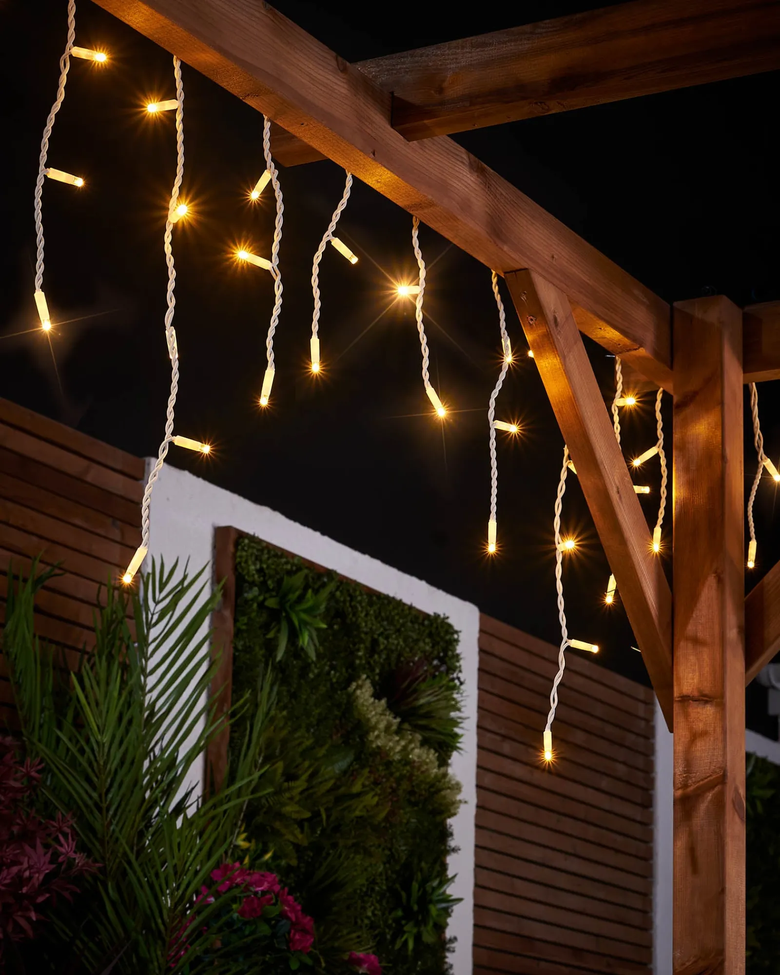 WeRChristmas Link Pro|Icicle Lights^LINK PRO Twinkling LED Icicle Lights, Warm White