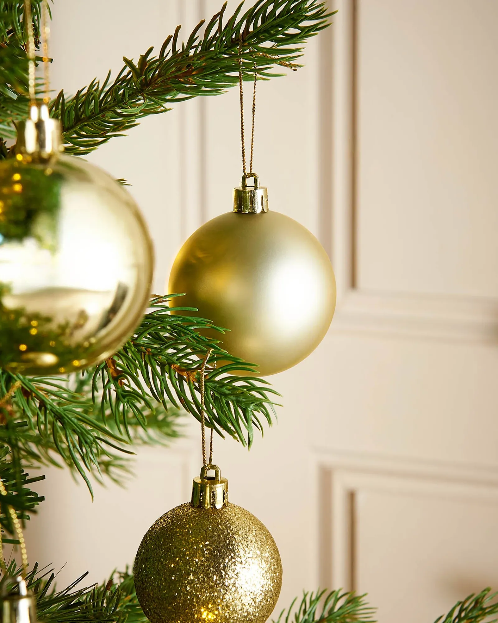 WeRChristmas Shatterproof Baubles^Pale Gold Shatterproof Bauble, 50 Pack
