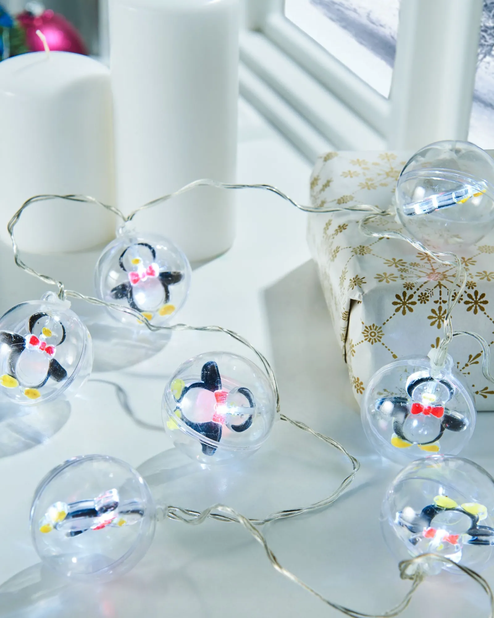 WeRChristmas Fairy Lights^Penguin Bauble LED Light String, 1.8 M