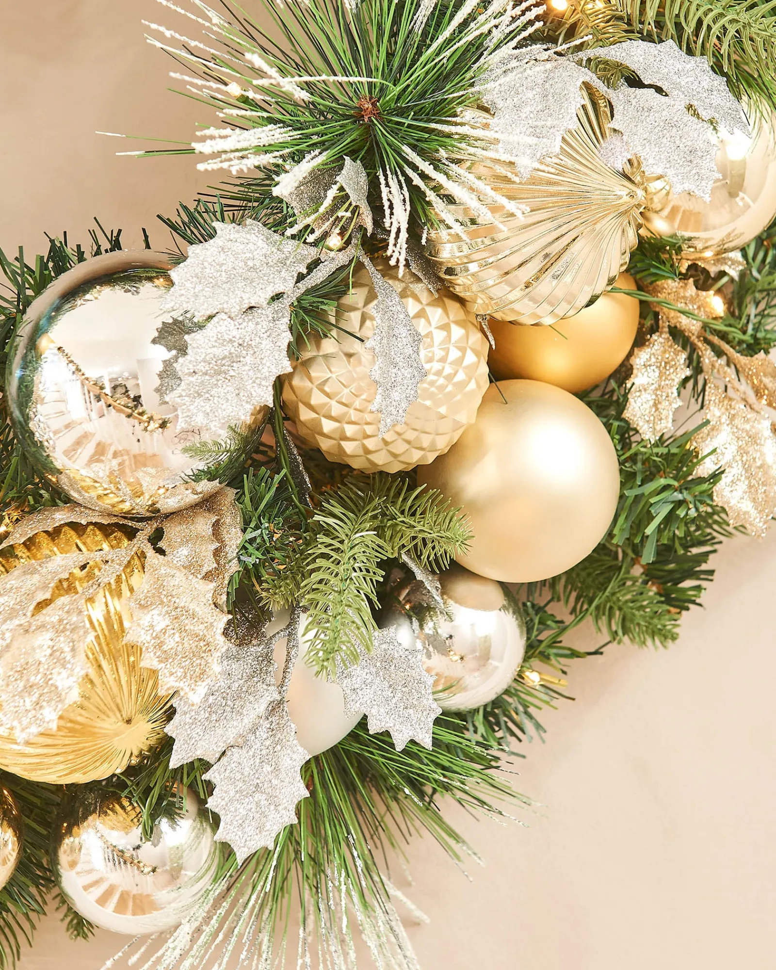 WeRChristmas Pre Lit Wreaths^Pre-Lit Decorated Wreath, Silver/Champagne/Gold, 76 Cm