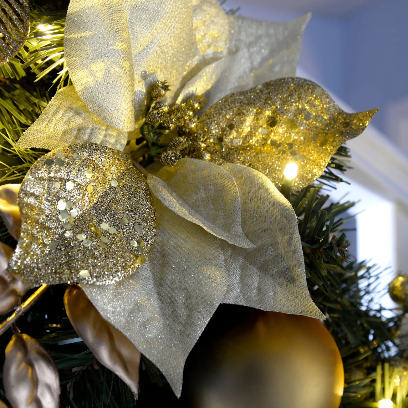WeRChristmas Decorated Garlands|Pre Lit Garlands^Pre-Lit Extra Thick Garland, Static, Cream/Gold, 9 Ft