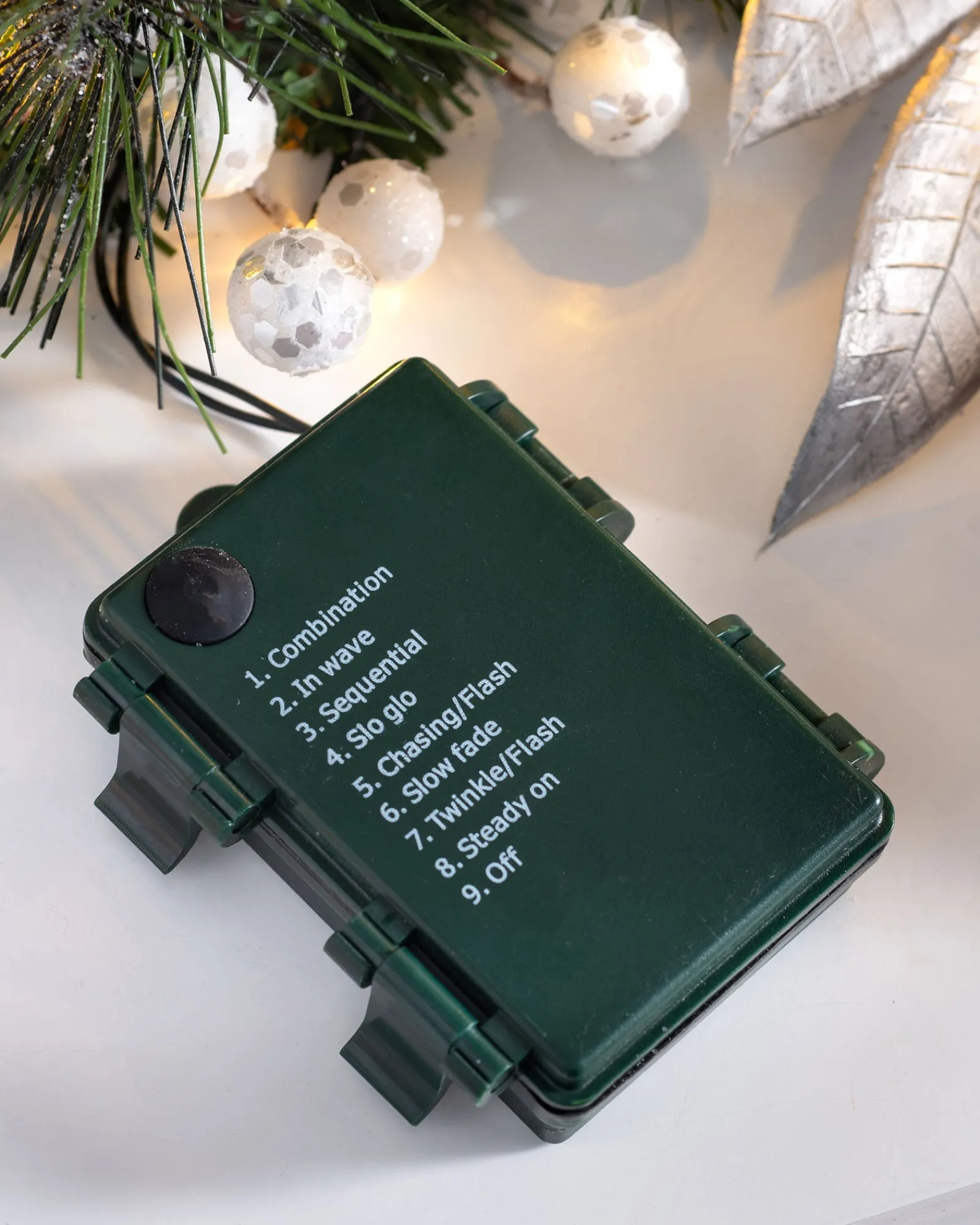 WeRChristmas Decorated Wreaths|Pre Lit Wreaths^Pre-Lit Extra Thick Wreath, Silver/White, 76 Cm