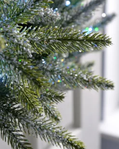 WeRChristmas Plain Wreaths|Pre Lit Wreaths^Pre-Lit Frosted Fir Wreath, 50 Cm