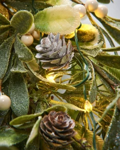 WeRChristmas Decorated Wreaths|Pre Lit Wreaths^Pre-Lit Frosted Mistletoe Wreath, 76 Cm