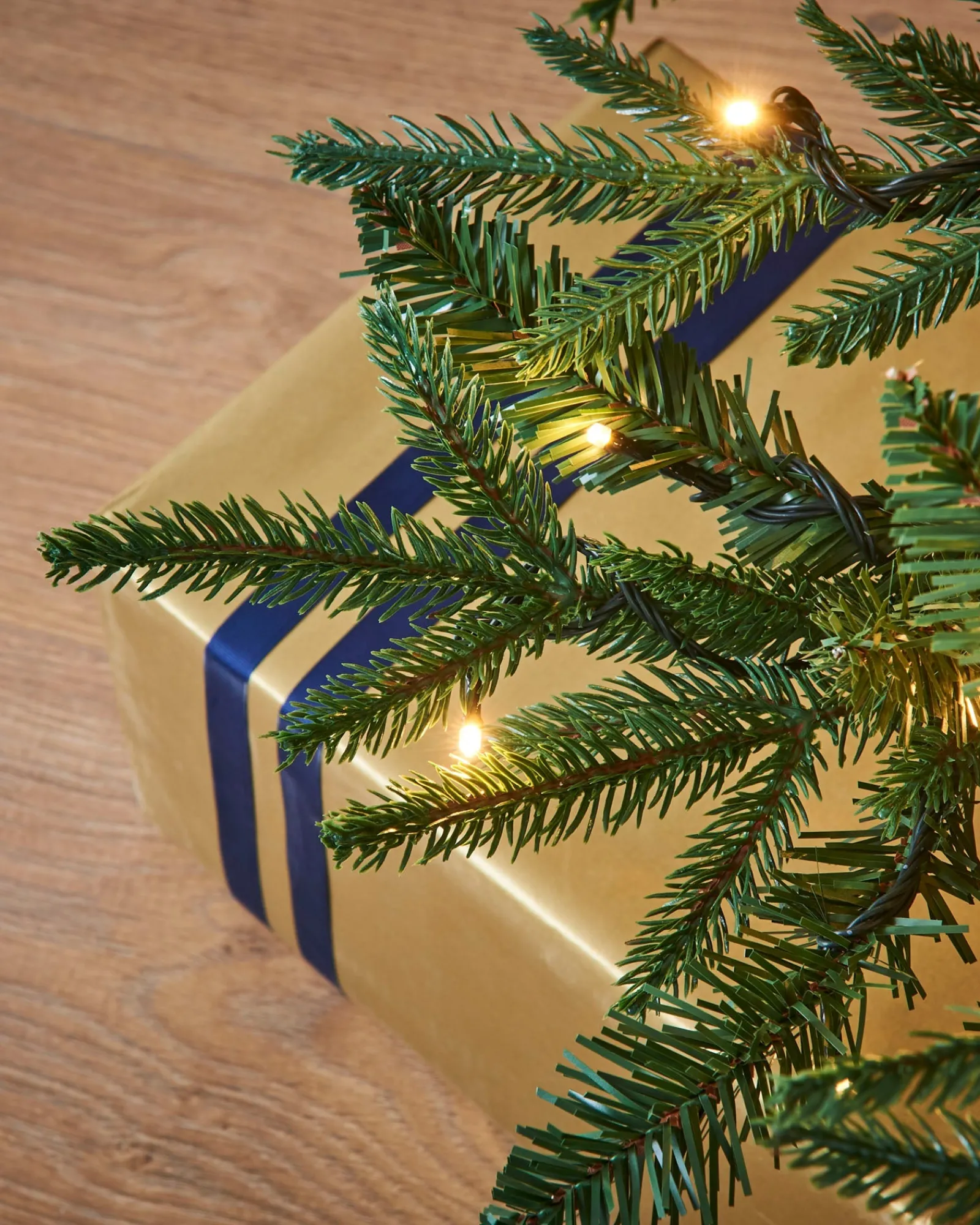 WeRChristmas Premium Christmas Trees|Pre Lit Christmas Trees^Pre-lit Grand Alaskan Fir Christmas Tree, 6 Ft