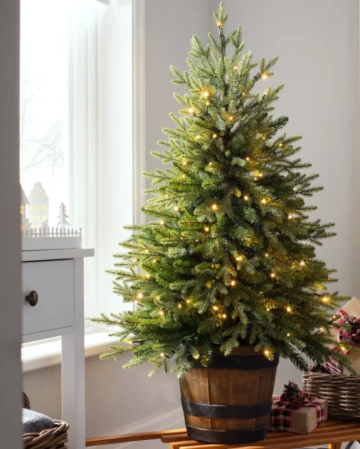 WeRChristmas Budget Christmas Trees|Potted Christmas Trees^Pre-Lit Potted Pine Christmas Tree, 4 Ft