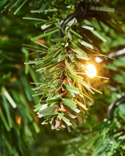 WeRChristmas Budget Christmas Trees|Potted Christmas Trees^Pre-Lit Victorian Pine Christmas Tree, 4 Ft