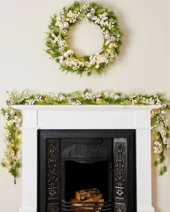 WeRChristmas Decorated Wreaths|Pre Lit Wreaths^Pre-Lit White Berry Mixed Tip Wreath, 76 Cm