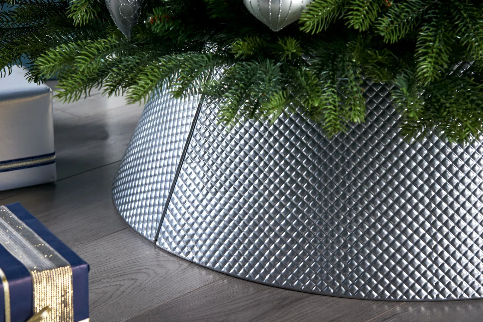 WeRChristmas Skirts & Collars^Quilted Metal Tree Collar, Silver, 71 Cm