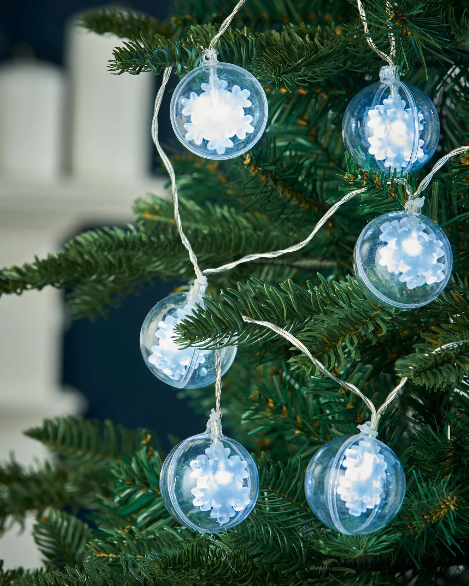 WeRChristmas Fairy Lights^Snowflake Bauble LED Light String, White, 1.8 M