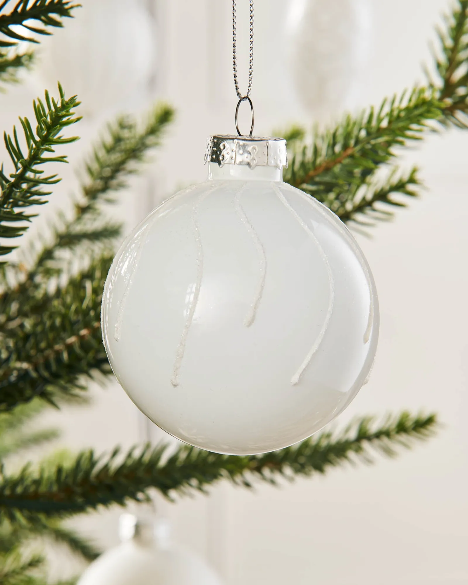 WeRChristmas Glass Baubles^White Glass Baubles, 20 Pack