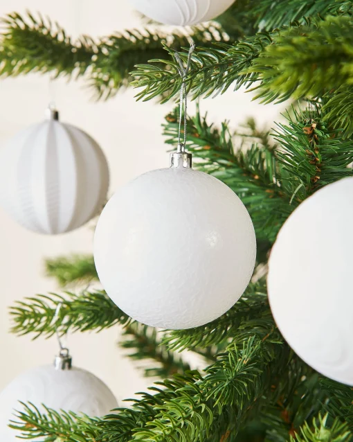 WeRChristmas Shatterproof Baubles^White Shatterproof Baubles, 16 Pack, 8 Cm